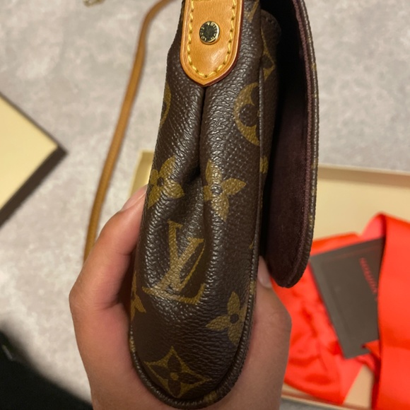 Louis Vuitton Favorite MM - Picture 8 of 8